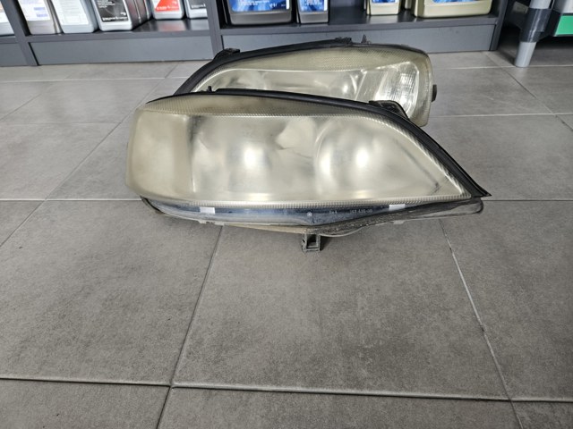 Фара правая 90520878 OPEL