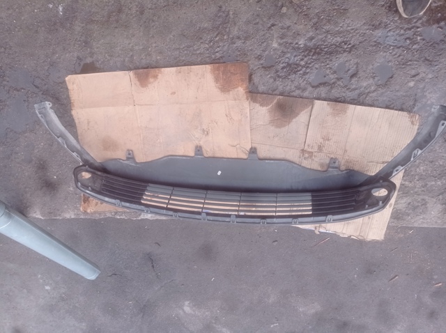 Нижняя накладка на передний бампер 521290D080 TOYOTA