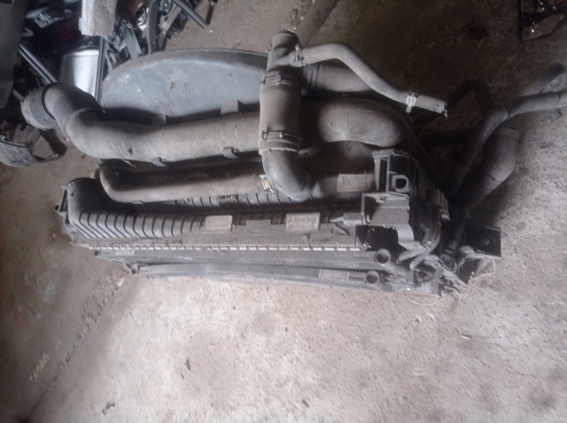Радиатор охлаждения двигателя AH328005BA LAND ROVER