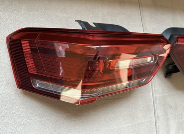 VAG 10A945207C Фонарь задний левый внешний в наличии Чернигов