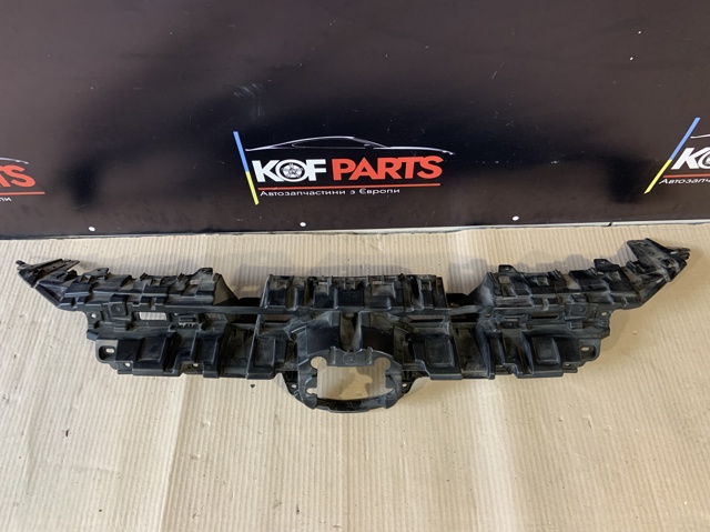 Кронштейн решетки радиатора 531150R010 TOYOTA