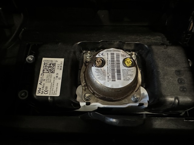 VAG 5NN857003H Торпедо в наличии Винница