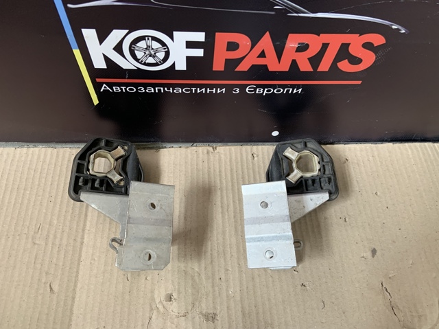 Кронштейн передней балки 7245795 BMW