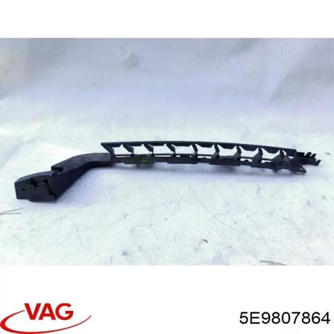 Направляющая заднего бампера, правая 5E9807864 VAG