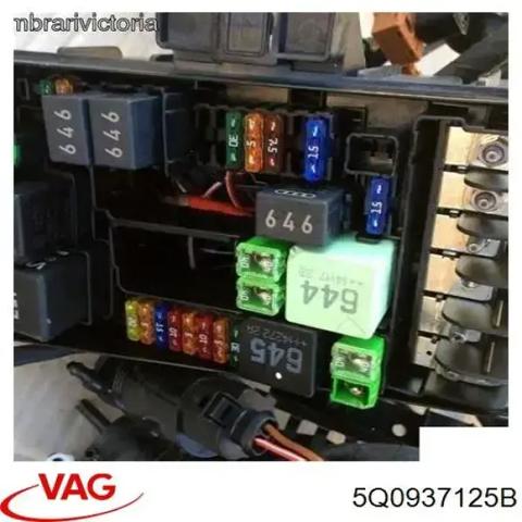 Блок реле и предохранителей 5Q0937125B VAG