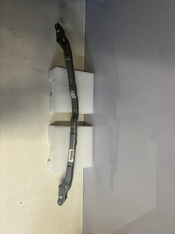 Кронштейн решетки радиатора KD45500K1B MAZDA