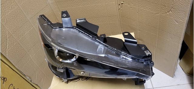 MAZDA KL2J51030 Правая фара в наличии Чернигов