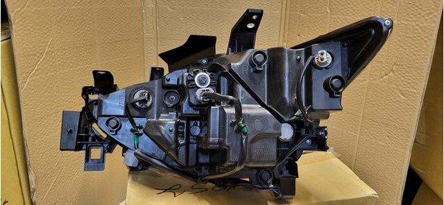 KL2J51030 MAZDA Правая фара купить в Ужгород