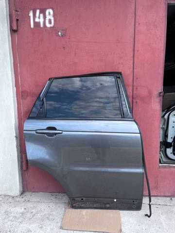 Дверь пассажирская задняя правая LR044228 LAND ROVER