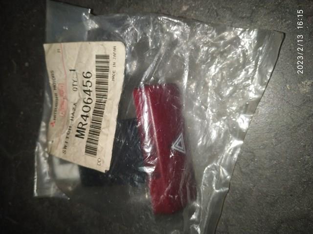 Кнопка включения аварийной сигнализации MR406456 MITSUBISHI