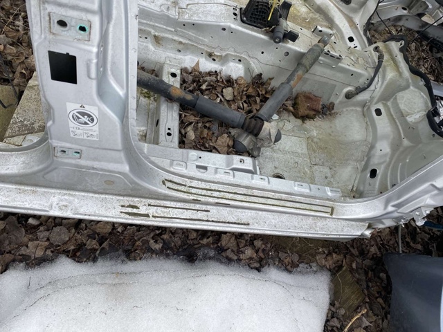 Внешний правый порог  Skoda Octavia 2 A5