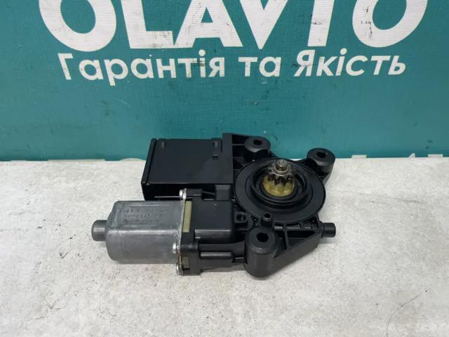 RENAULT 0130822479 Мотор стеклоподъемника двери передней левой в наличии Чернигов
