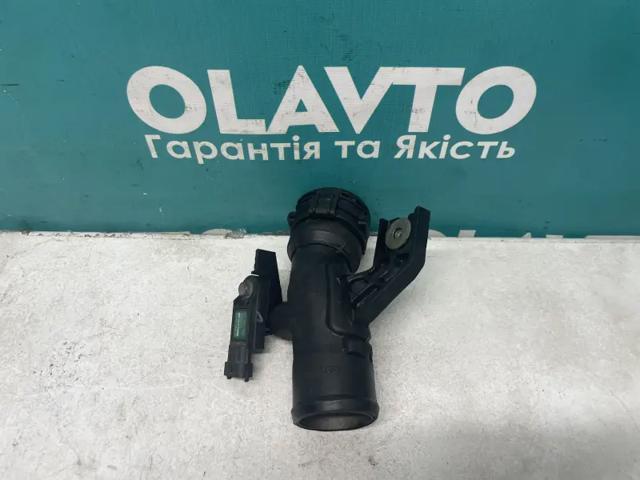 Патрубок воздушный, выход из турбины/компрессора (наддув) 14460BB30A NISSAN