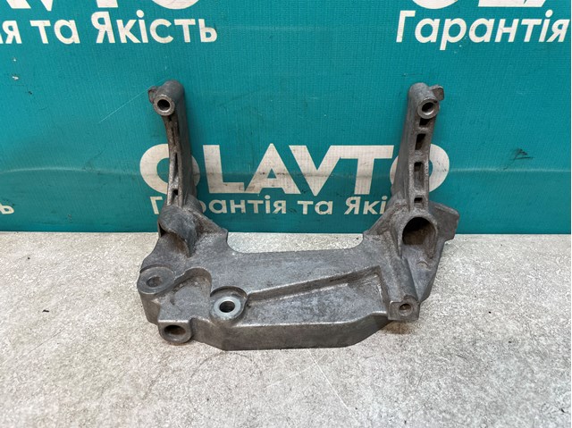 Подушка (опора) двигателя, левая 55182191 OPEL