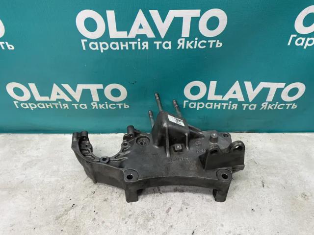 Кронштейн подушки (опоры) двигателя, правой 55208369 FIAT