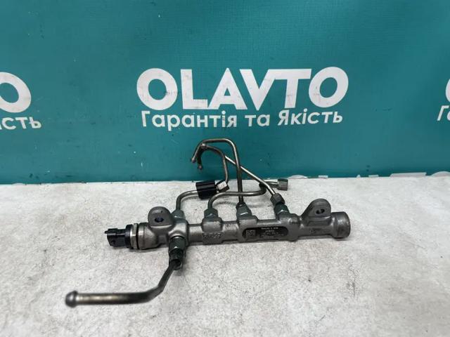 Рампа форсунок системы впрыска топлива 55576177 OPEL