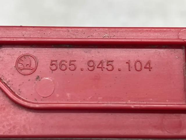 VAG 565945104 Правый катафот заднего бампера в наличии Павлоград