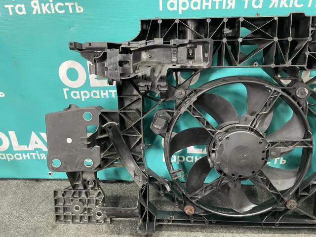 RENAULT 752100007R Рамка радиатора в наличии Львов