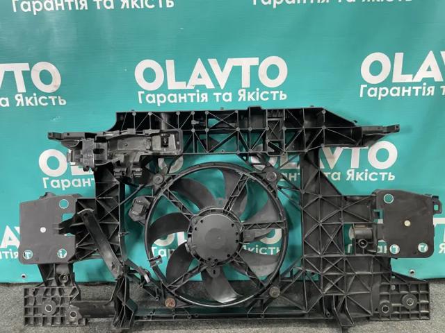 RENAULT 752100007R Рамка радиатора в наличии Кривой Рог