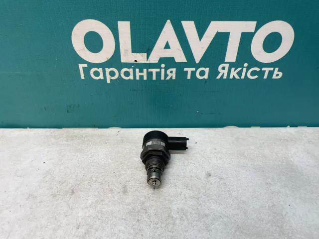 Регулятор давления топлива в топливной рейке 815539 OPEL