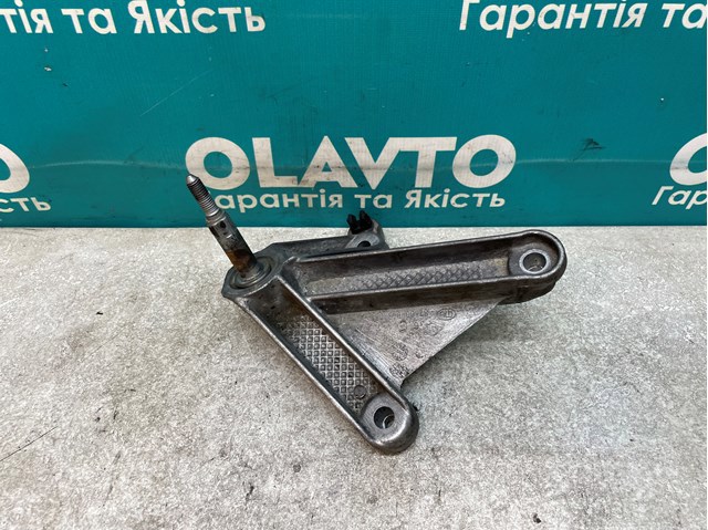 RENAULT 8200043084 Кронштейн подушки КПП в наличии Сумы
