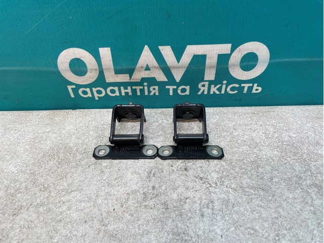 Петля третей/пятой двери 8200270332 RENAULT