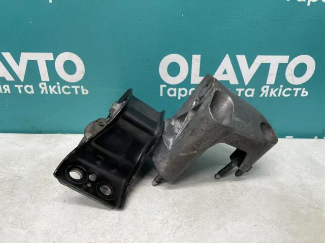 Правая опора ДВС 8200281186 RENAULT