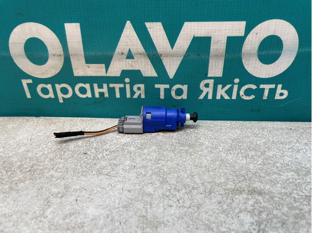 Датчик включения стоп-сигнала (лягушка) 8200371582 RENAULT