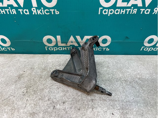 RENAULT 8200457080 Кронштейн подушки КПП левый в наличии Украина