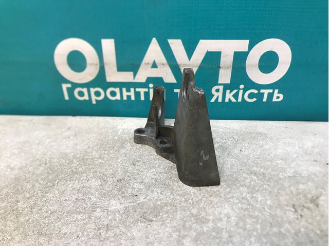 8200482696 RENAULT Кронштейн крепления троса КПП купить в Ужгород