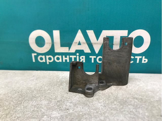 Кронштейн крепления троса КПП 8200482696 RENAULT