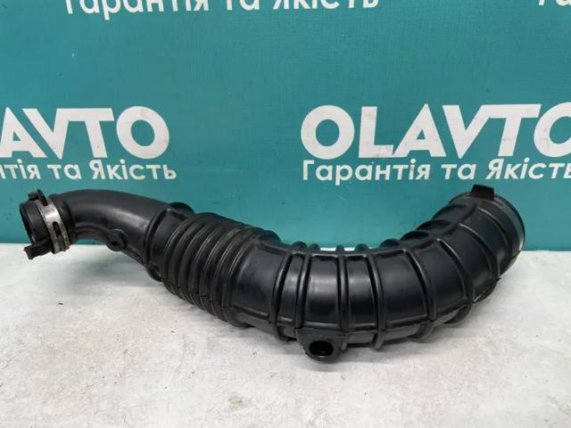 Патрубок воздушный, выход воздушного фильтра 8200500384 RENAULT
