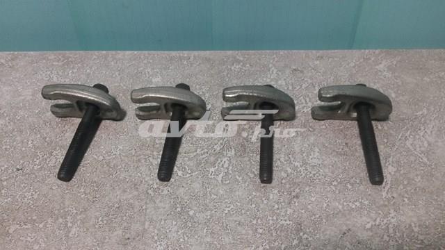 RENAULT 8200640863 Кронштейн крепления форсунки в наличии Сумы