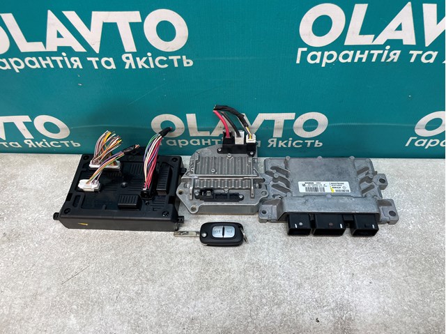 Электронный блок управления двигателем 8200700600 RENAULT