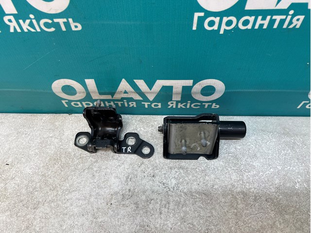 Дверной шарнир задний правый 824205786R RENAULT