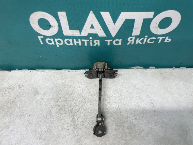 Ограничитель открывания задней двери 824304462R RENAULT
