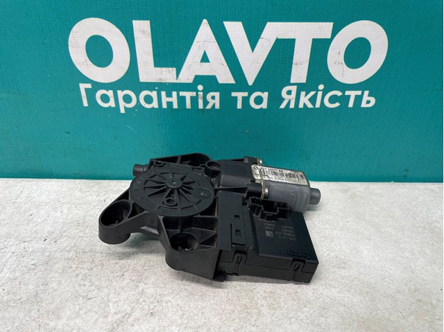 Моторчик стеклоподъемника двери задней, правой 827300005R RENAULT