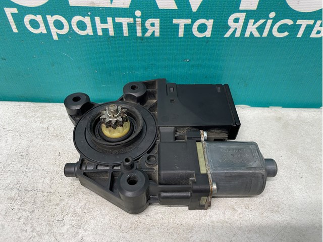 RENAULT 827303178R Мотор стеклоподъемника двери задней правой в наличии Винница