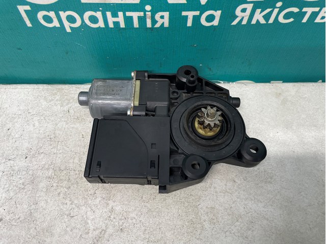 827303178R Мотор стеклоподъемника двери задней правой купить Одесса