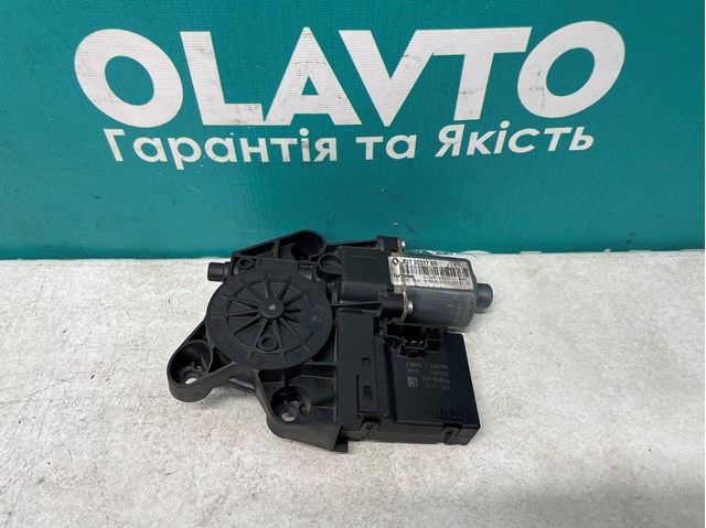 RENAULT 827303178R Мотор стеклоподъемника двери задней правой в наличии Житомир