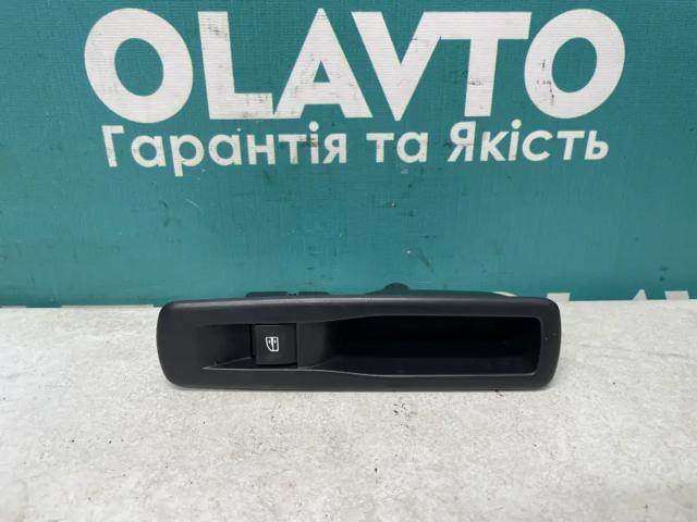 Кнопка подъемника заднего правого стекла 829500004R RENAULT