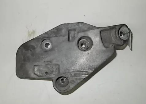 Кронштейн подушки (опоры) двигателя, правой 8200003828 RENAULT