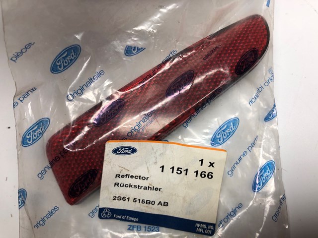 Правый катафот заднего бампера 1151166 FORD