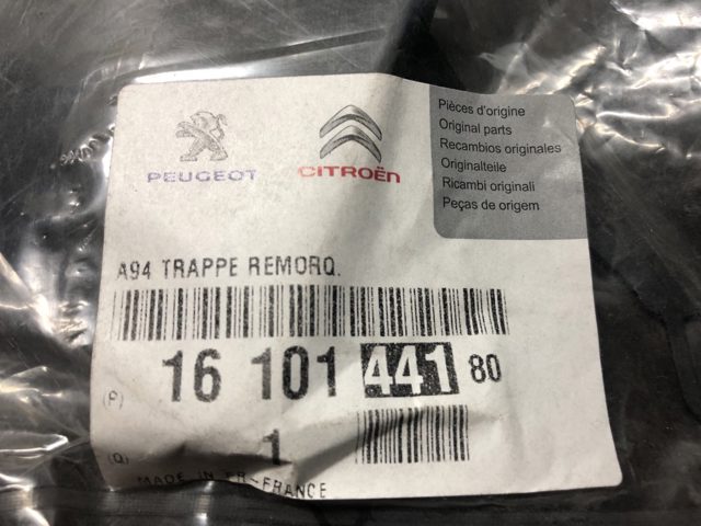 Заглушка буксировочного крюка в передний бампер 1610144180 PEUGEOT