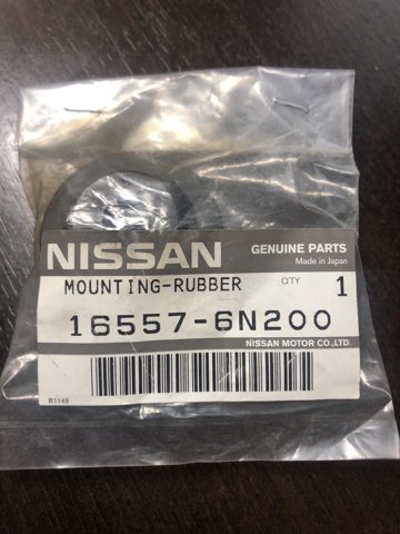 Подушка корпуса воздушного фильтра 165576N200 NISSAN