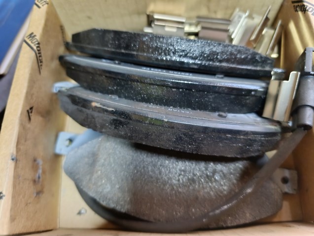 1824347 FORD Передние тормозные колодки купить в Винница
