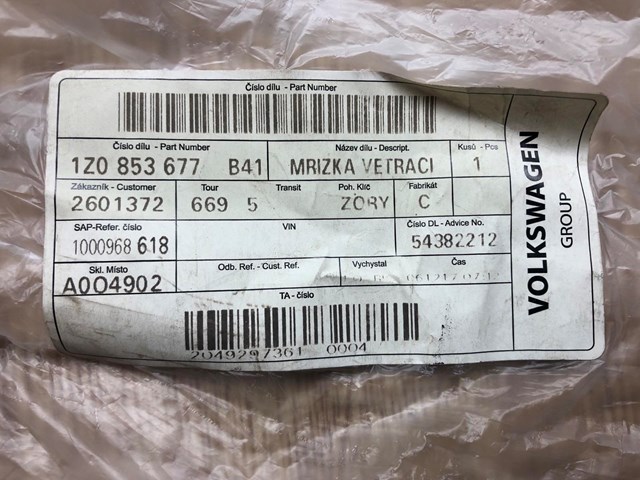 VAG 1Z0853677B41 Решетка бампера в наличии Харьков