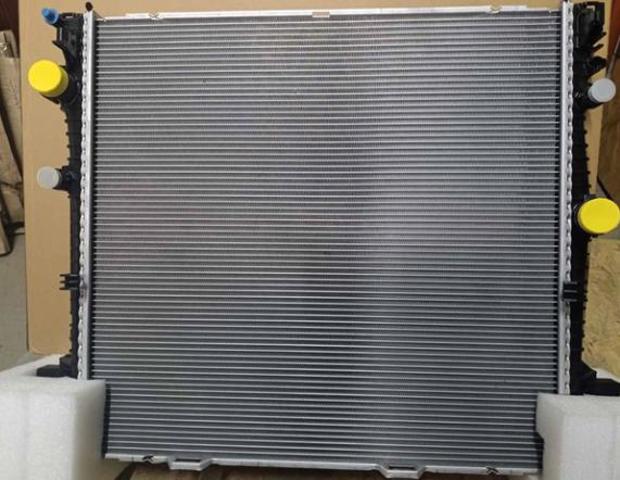 Бачок системы охлаждения двигателя расширительный 20X4083 POLCAR