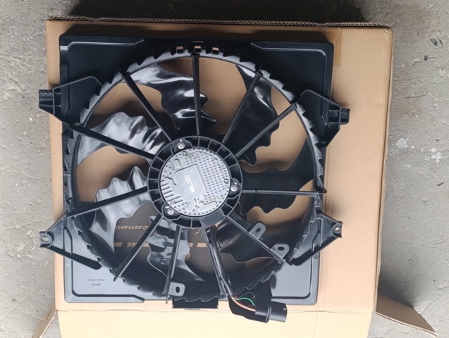 Диффузор радиатора охлаждения в сборе с мотором 25380N7200 HYUNDAI