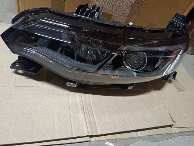 260604601R RENAULT Левая фара купить в Кривой Рог